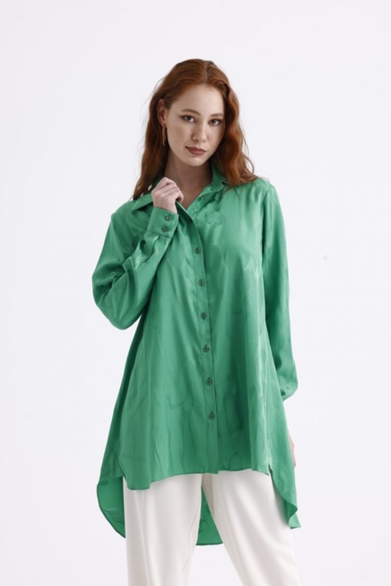 Mizalle Yeşil Jakarlı Arkası Uzun Rahat Kesim Tunik - Mizalle