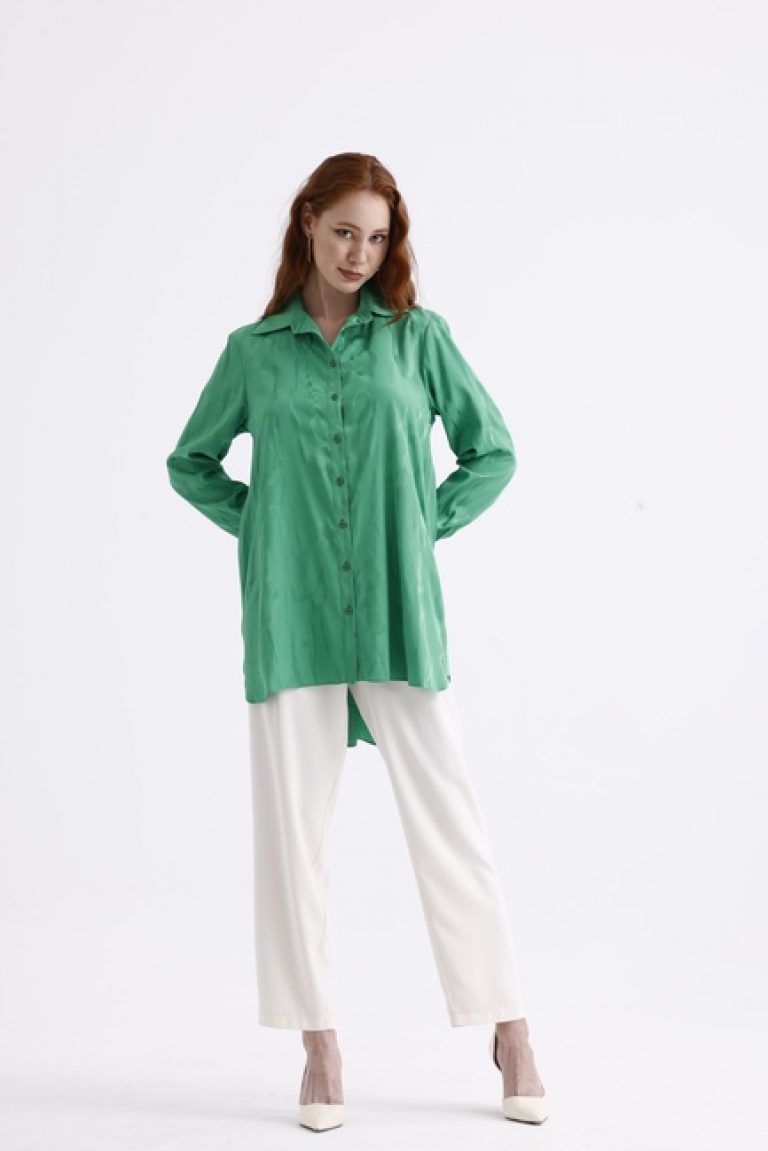 Mizalle Yeşil Jakarlı Arkası Uzun Rahat Kesim Tunik - Mizalle