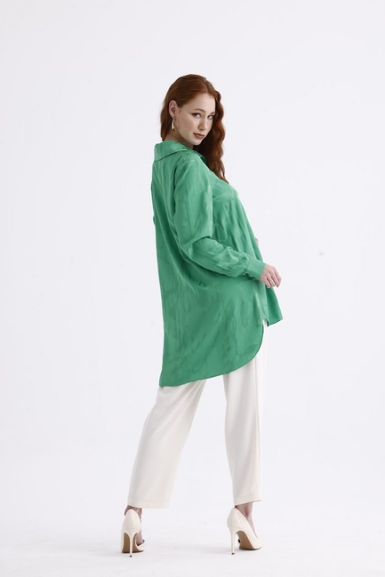 Mizalle Yeşil Jakarlı Arkası Uzun Rahat Kesim Tunik - Mizalle