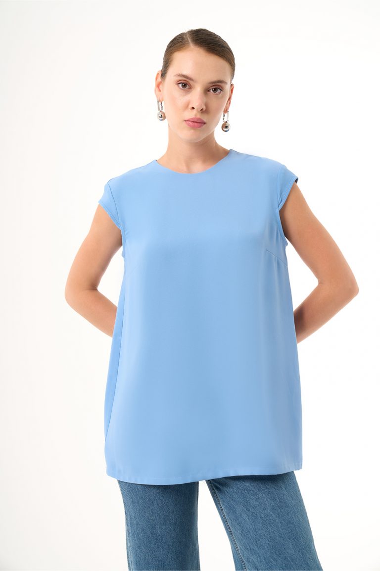 Mizalle Ay Kollu İnce Krep Açık Mavi Yuvarlak Yaka Bluz - Mizalle