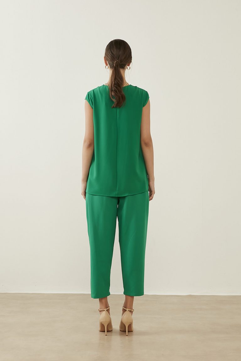 Mizalle Ay Kollu İnce Krep Zümrüt Yeşili Yuvarlak Yaka Bluz - Mizalle