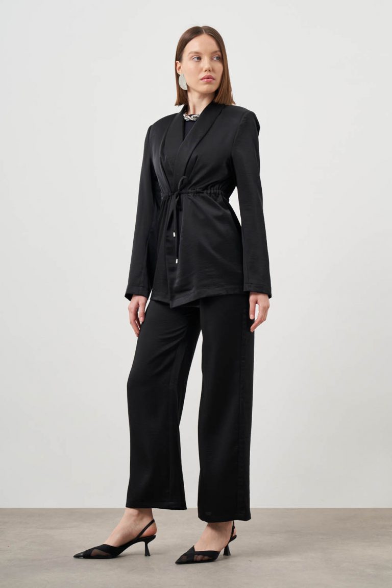 Mizalle Büzgülü İp Detaylı Siyah Saten Ceket - Mizalle