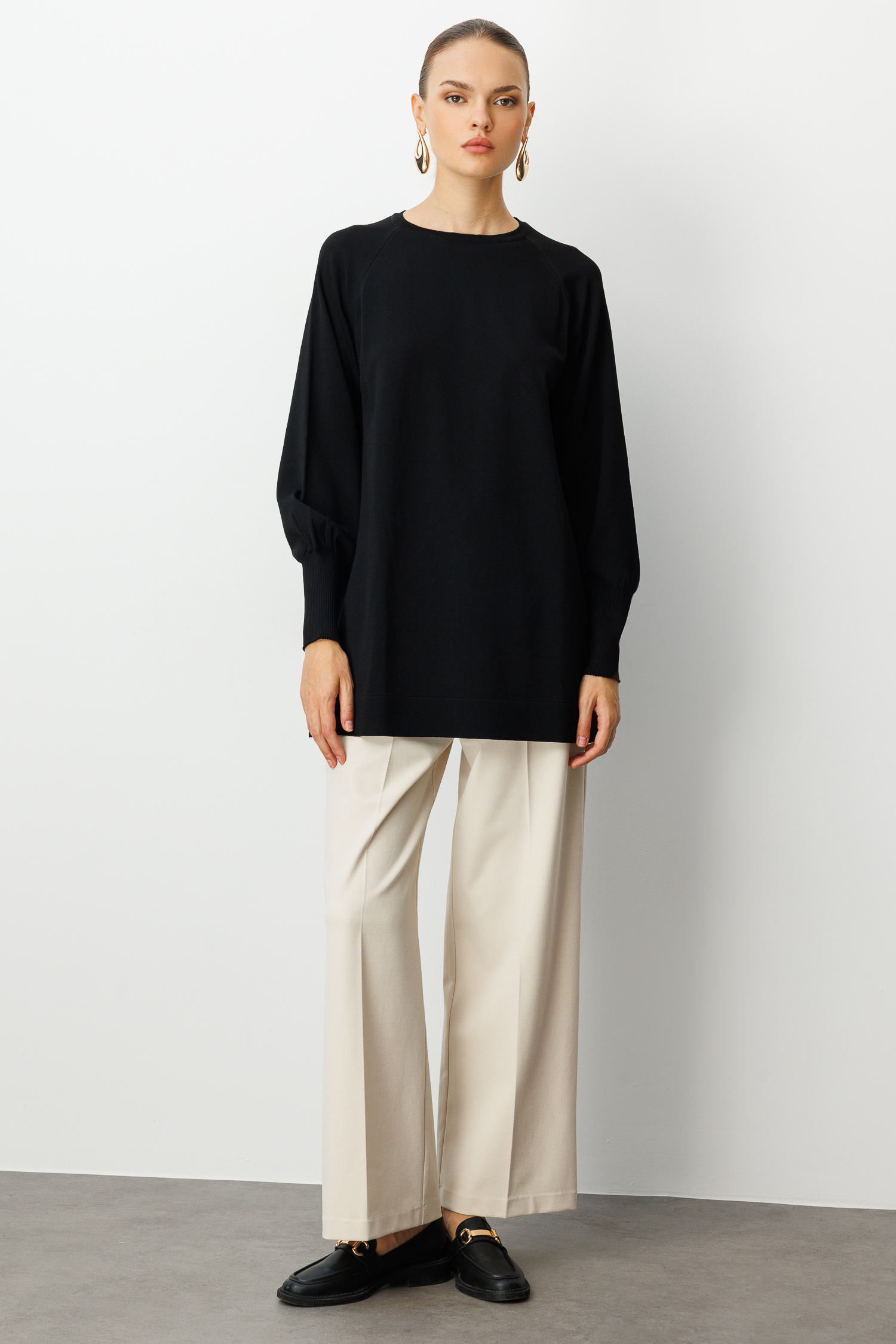 Mizalle Yuvarlak Yaka Balon Kollu Siyah Rayon Tunik