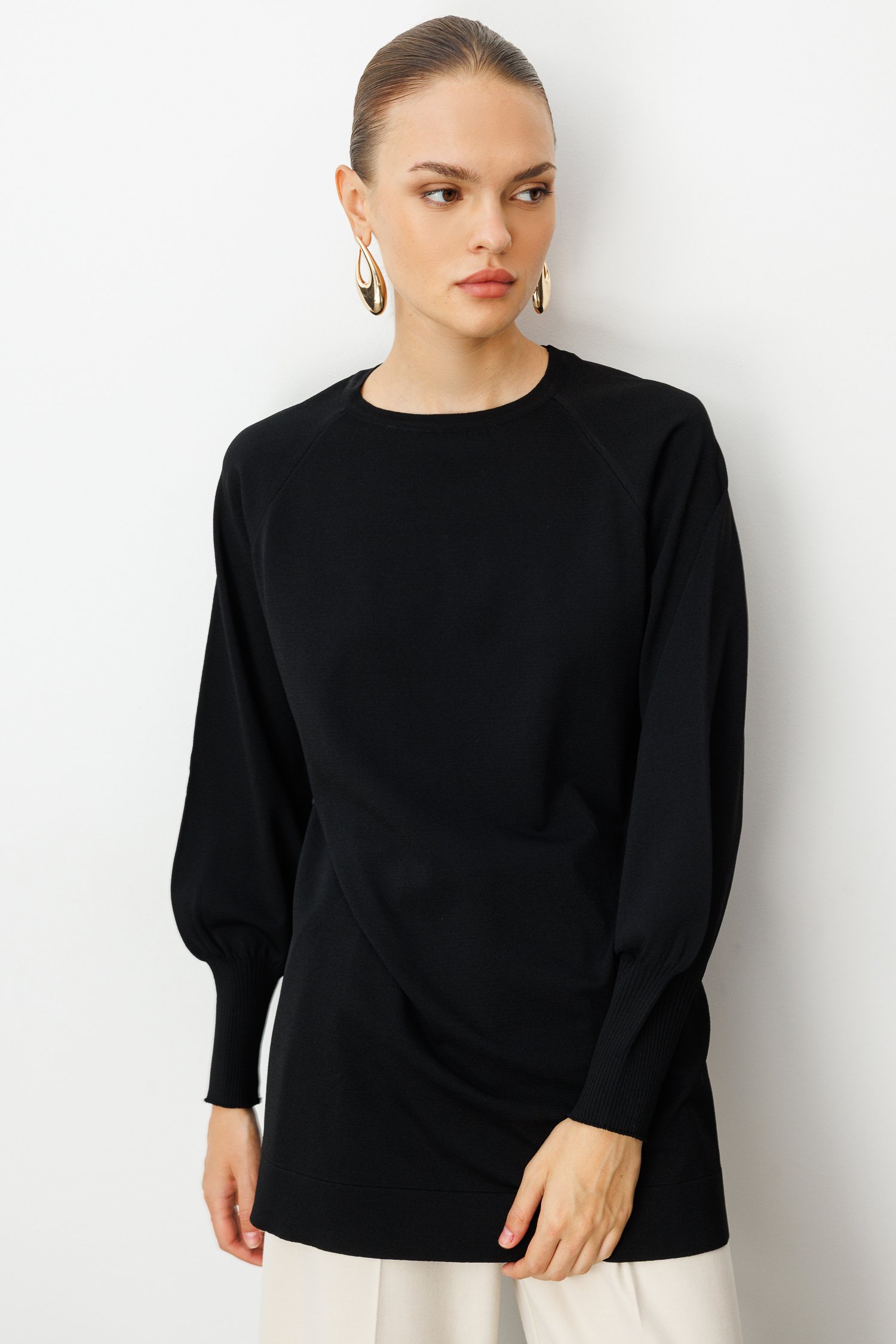Mizalle Yuvarlak Yaka Balon Kollu Siyah Rayon Tunik