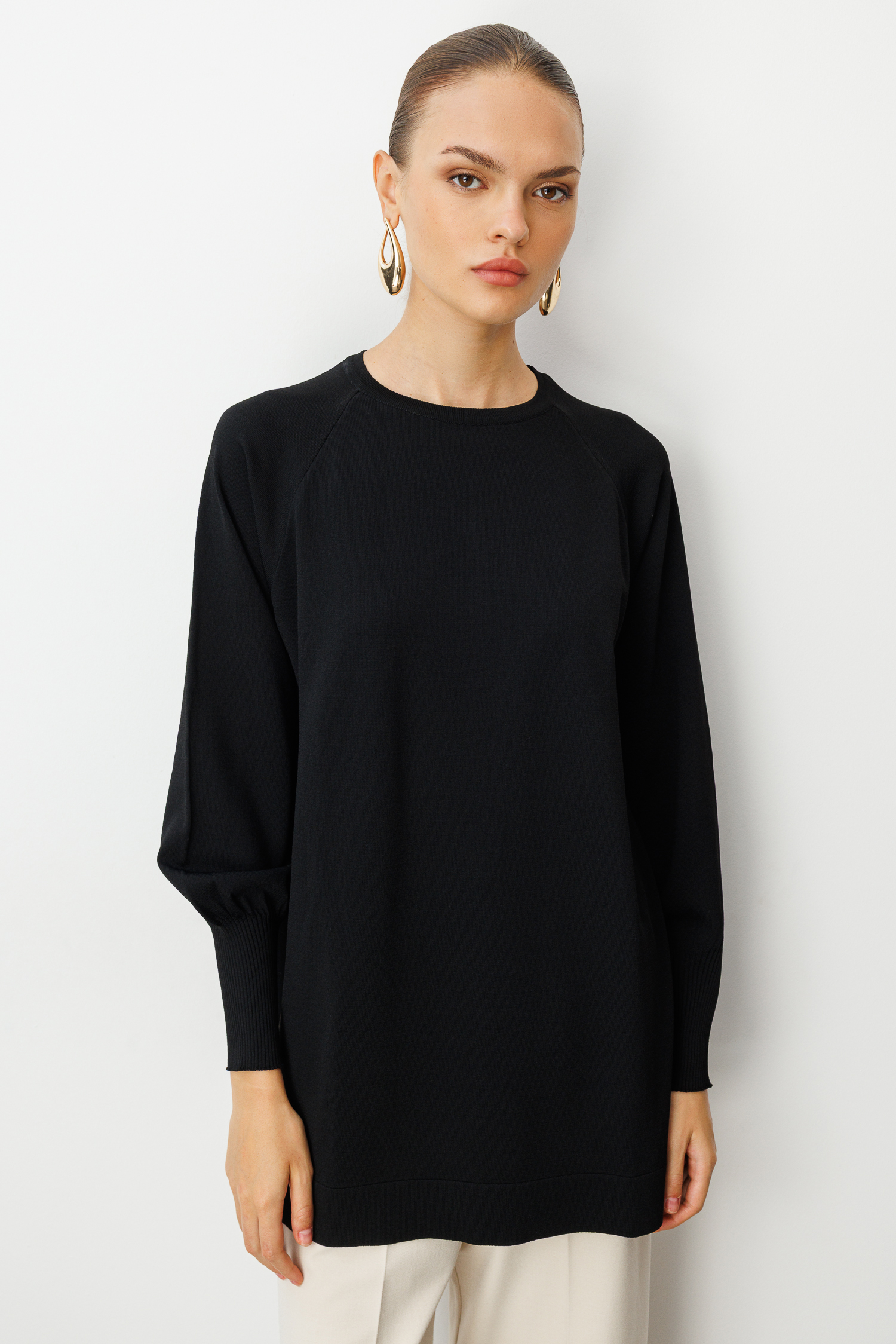 Mizalle Yuvarlak Yaka Balon Kollu Siyah Rayon Tunik