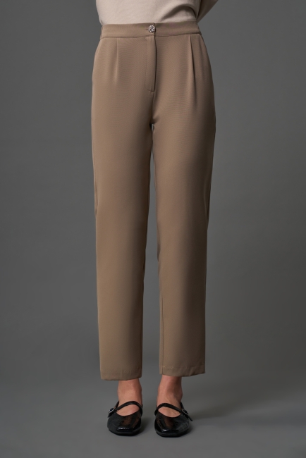 Mizalle - Mizalle Tek Pile Basic Beli Lastikli Günlük Bej Rengi Kumaş Pantolon Mizalle - Mizalle Tek Pile Basic Beli Lastikli Günlük Bej Rengi Kumaş Pantolon