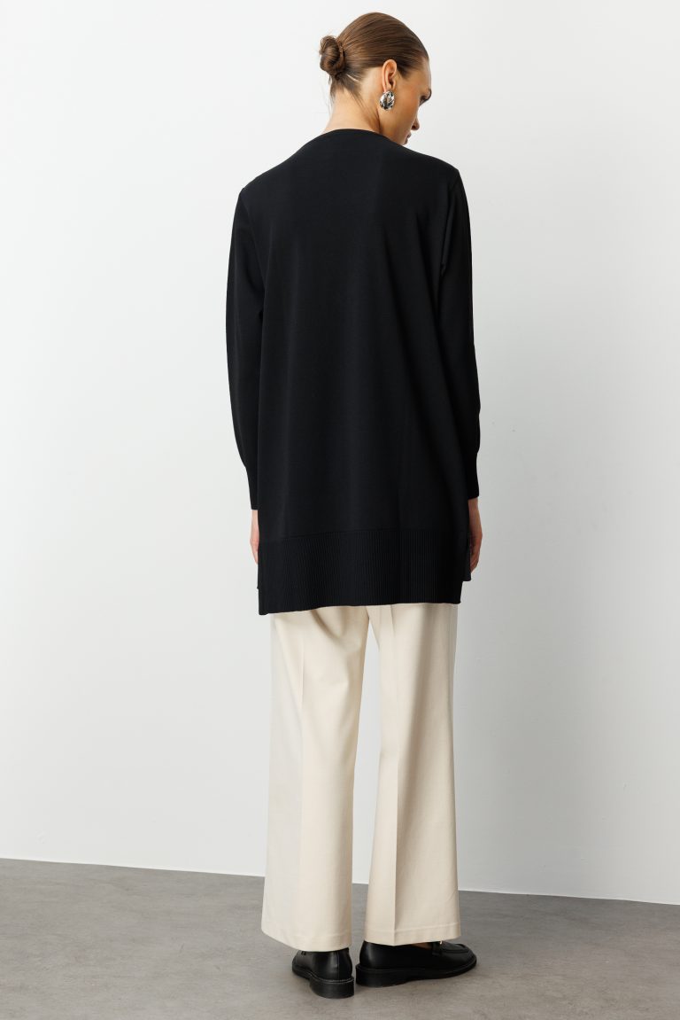 Mizalle Yuvarlak Yaka Siyah Uzun Triko Tunik - Mizalle