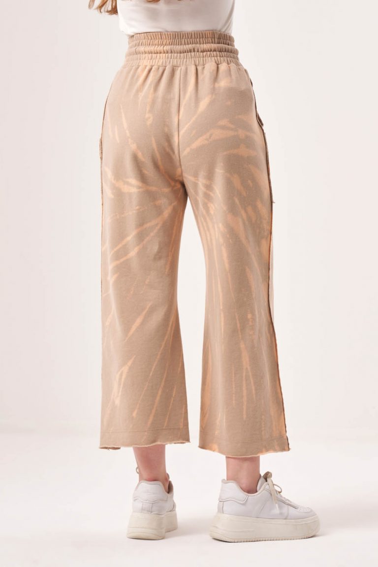 Mizalle Rahat Kesim Kesik Paça Geniş Cepli Bej Batik Renkli Jogger Pantolon - Mizalle