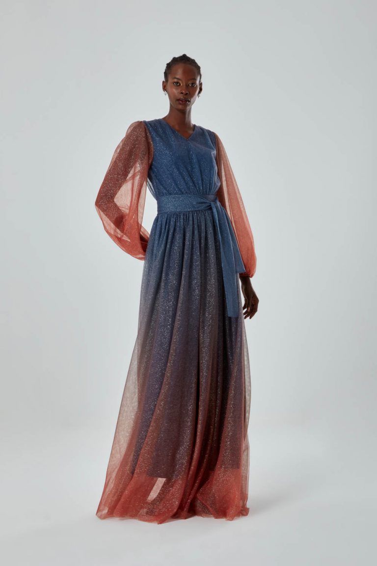 Mizalle Kırmızı Mavi Renkli Degrade Tül Sim Dokulu Maksi Gece Elbisesi - Mizalle