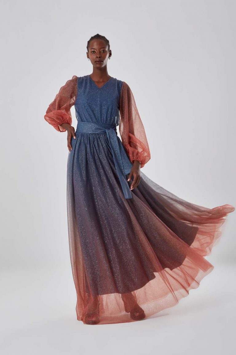 Mizalle Kırmızı Mavi Renkli Degrade Tül Sim Dokulu Maksi Gece Elbisesi - Mizalle