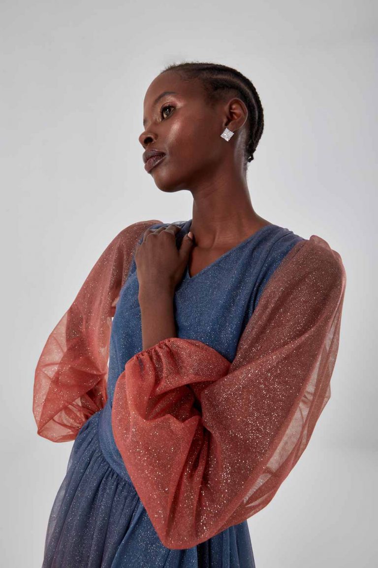 Mizalle Kırmızı Mavi Renkli Degrade Tül Sim Dokulu Maksi Gece Elbisesi - Mizalle