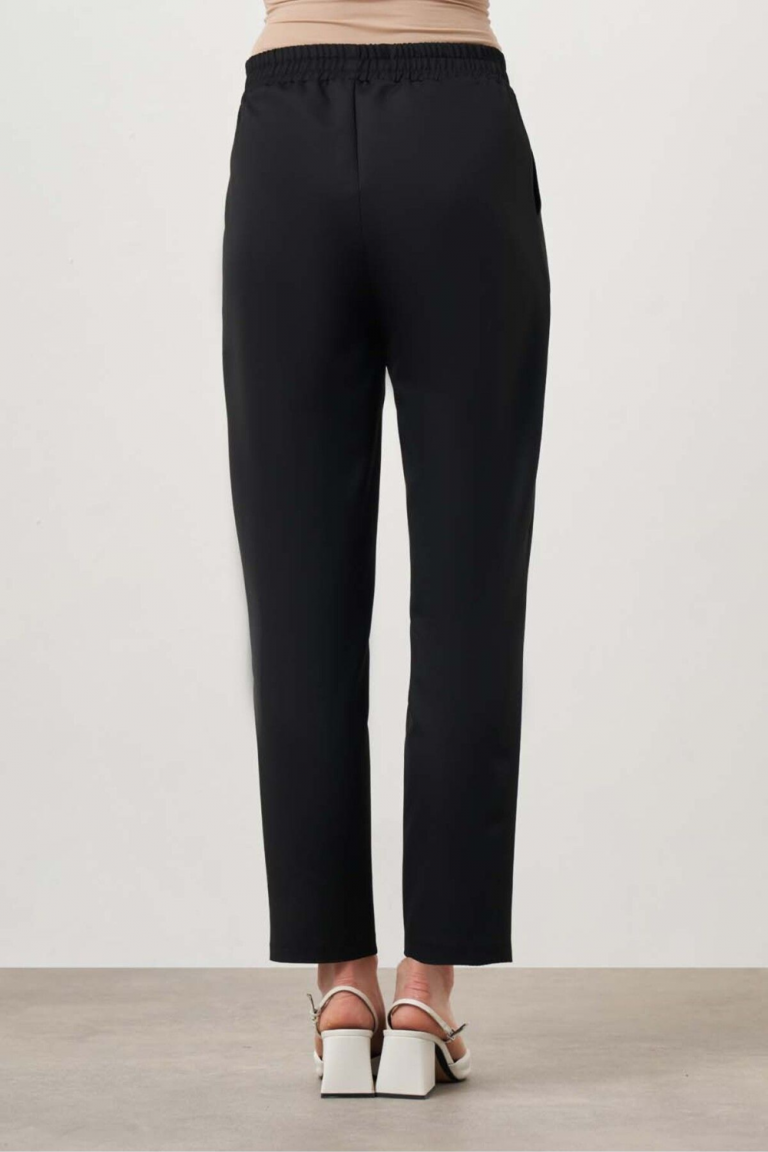 Mizalle Beli Bağcıklı Klasik Siyah Pantolon - Mizalle