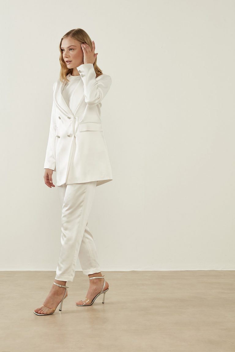 Mizalle Kısa Paça Beli Lastikli Ekru Şık Saten Pantolon - Mizalle