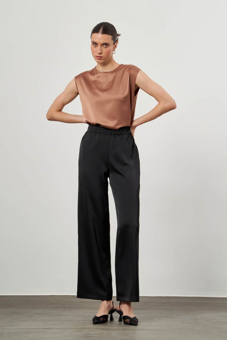Mizalle Beli Lastikli Geniş Kesimli Siyah Saten Pantolon - Mizalle
