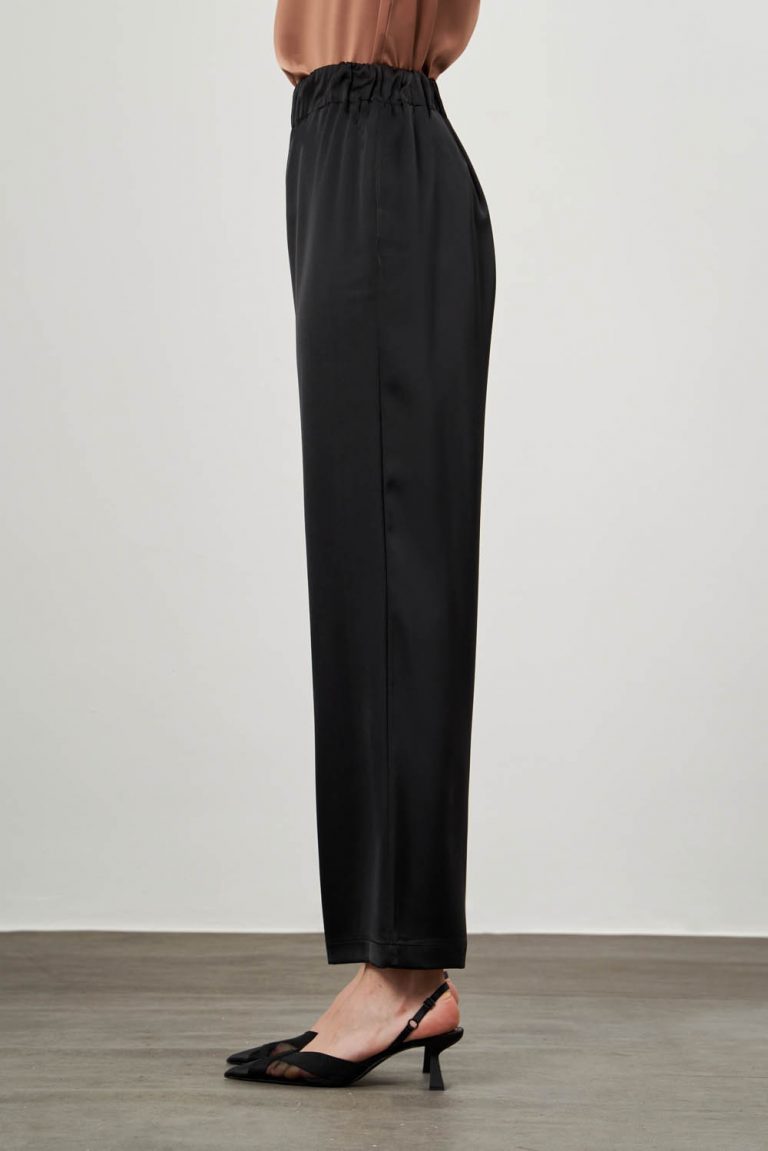 Mizalle Beli Lastikli Geniş Kesimli Siyah Saten Pantolon - Mizalle