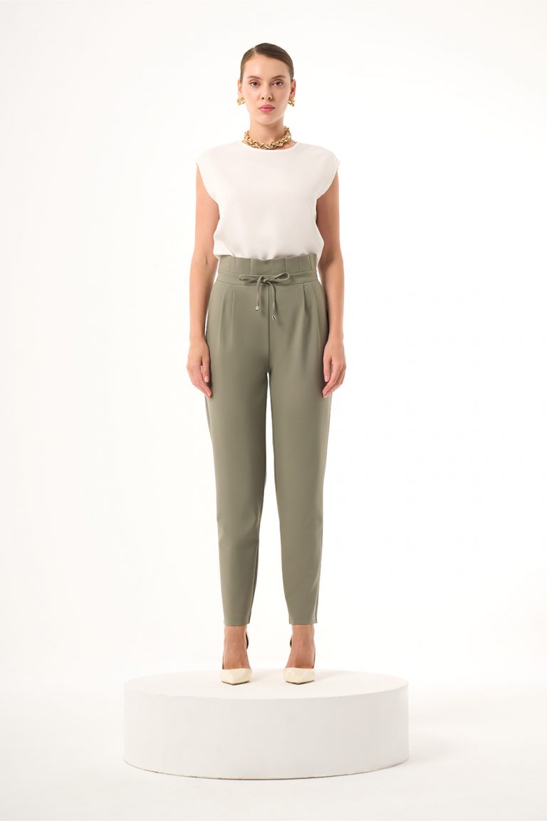 Mizalle Beli Bağcıklı Pileli Haki Havuç Pantolon - Mizalle