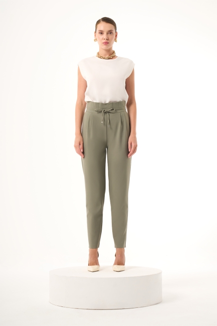 Mizalle - Mizalle Beli Bağcıklı Pileli Haki Havuç Pantolon Mizalle - Mizalle Beli Bağcıklı Pileli Haki Havuç Pantolon