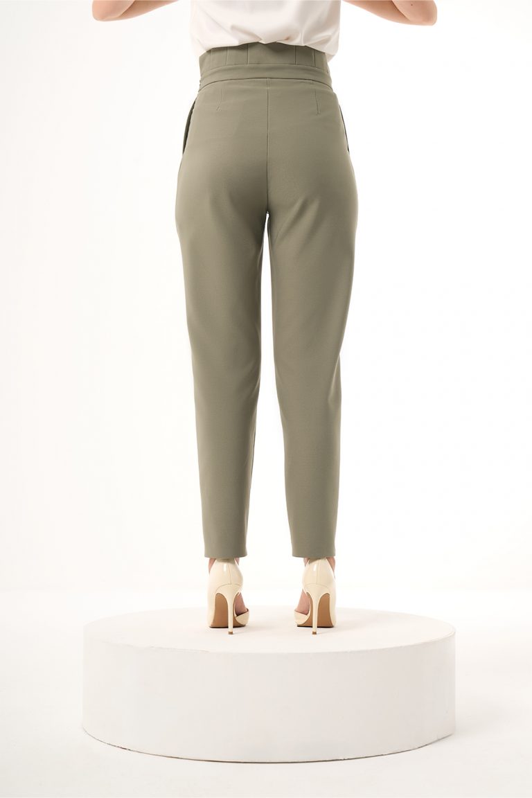 Mizalle Beli Bağcıklı Pileli Haki Havuç Pantolon - Mizalle