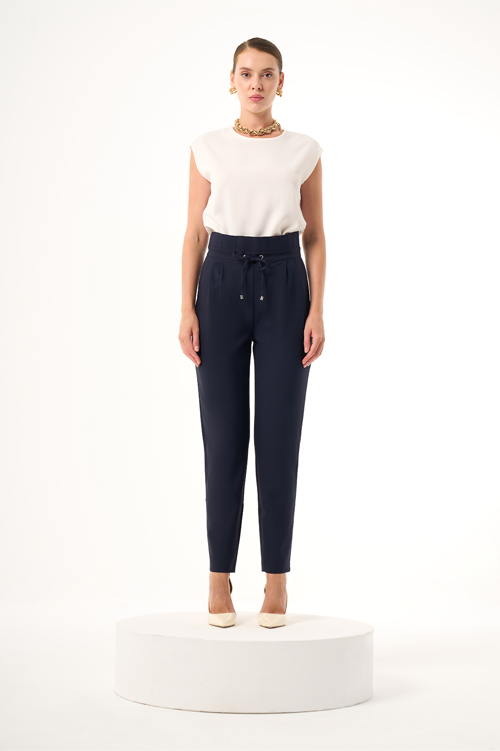 Mizalle Beli Bağcıklı Pileli Lacivert Havuç Pantolon Mizalle Beli Bağcıklı Pileli Lacivert Havuç Pantolon