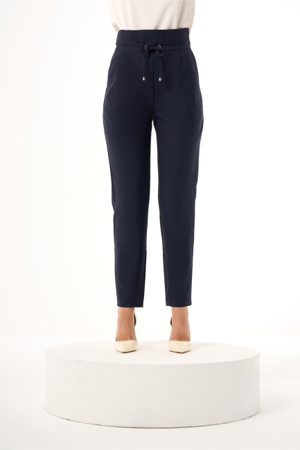 Mizalle - Mizalle Beli Bağcıklı Pileli Lacivert Havuç Pantolon Mizalle - Mizalle Beli Bağcıklı Pileli Lacivert Havuç Pantolon