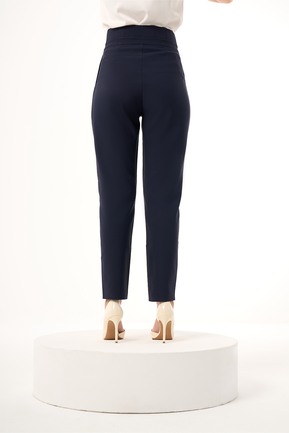 Mizalle Beli Bağcıklı Pileli Lacivert Havuç Pantolon Mizalle Beli Bağcıklı Pileli Lacivert Havuç Pantolon