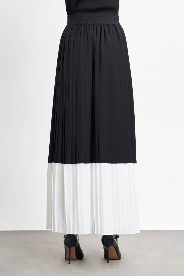 Mizalle Siyah Beyaz Renk Bloklu Pliseli Maksi Etek - Mizalle