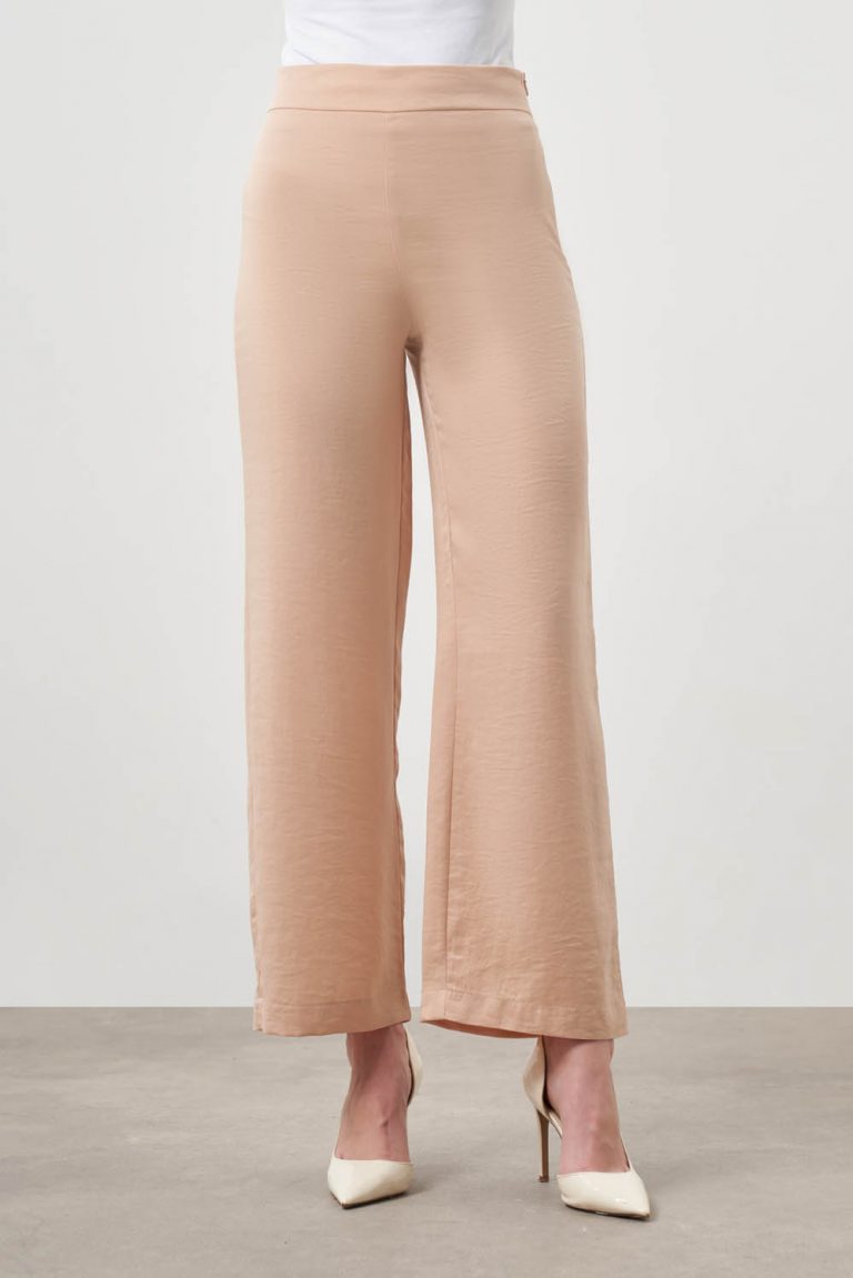 Mizalle Bol Kısa Paçalı Bej Rengi Saten Pantolon - Mizalle