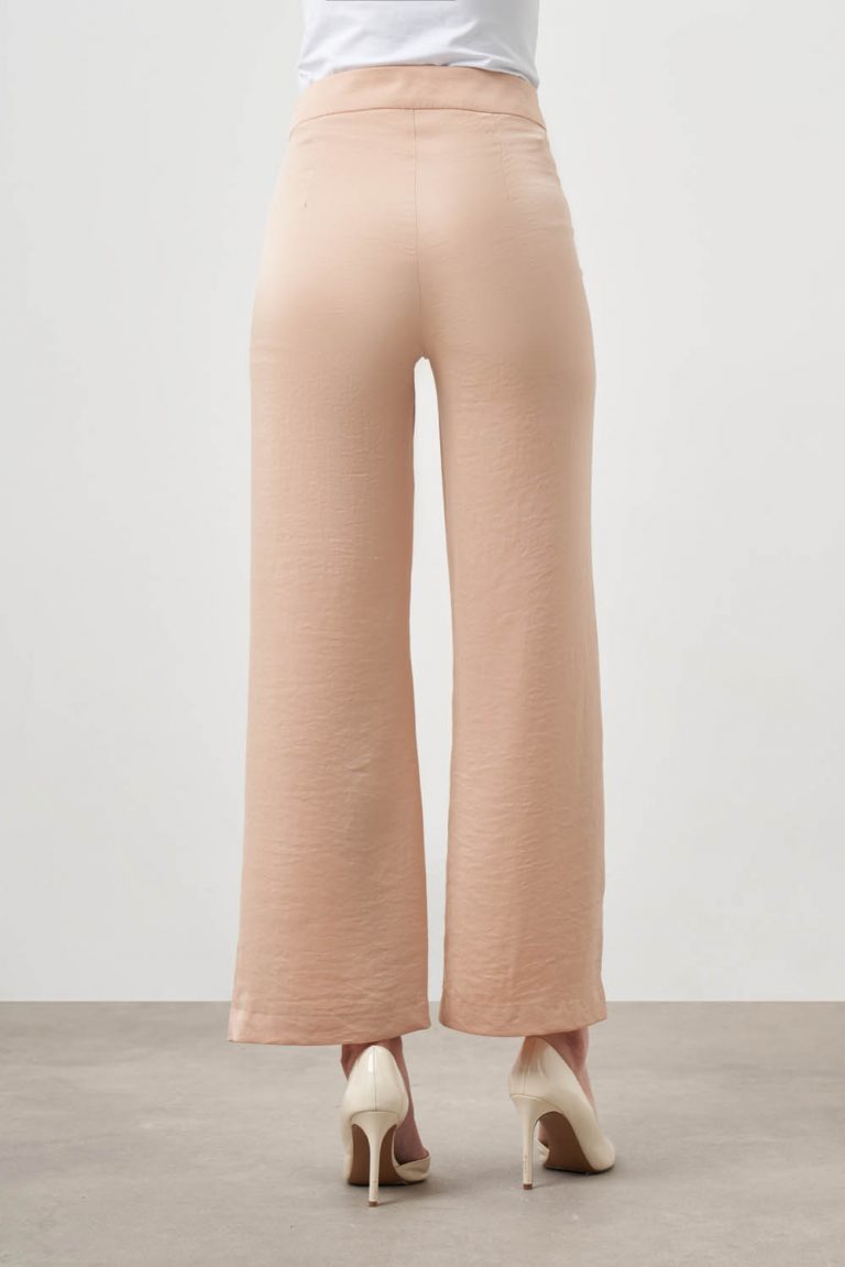 Mizalle Bol Kısa Paçalı Bej Rengi Saten Pantolon - Mizalle