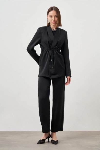 Mizalle Bol Kısa Paçalı Siyah Saten Pantolon - Mizalle