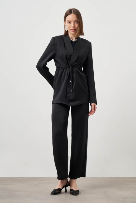 Mizalle - Mizalle Bol Kısa Paçalı Siyah Saten Pantolon