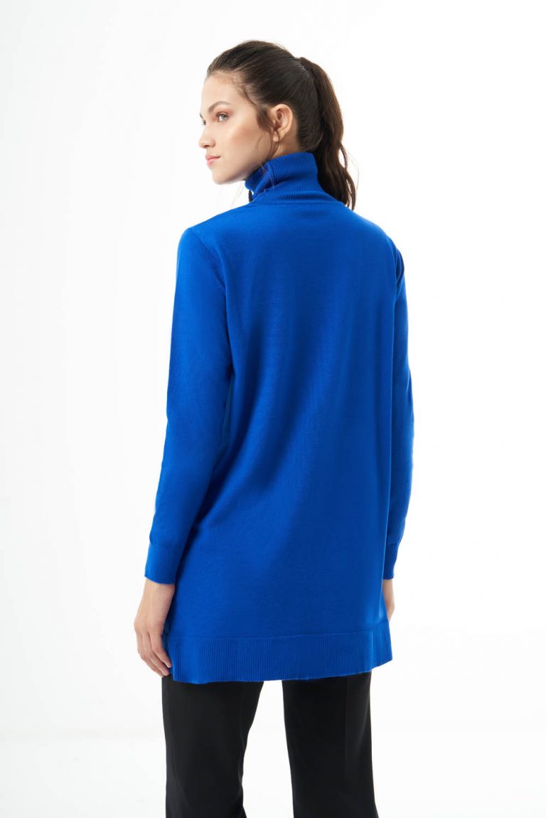 Mizalle Balıkçı Yaka Broş Detaylı Saks Mavi Uzun Triko Kazak - Mizalle