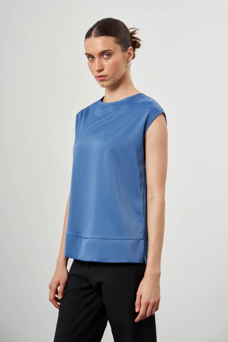 Mizalle Kolsuz Yuvarlak Yaka İndigo Mavi Saten Dökümlü Bluz - Mizalle