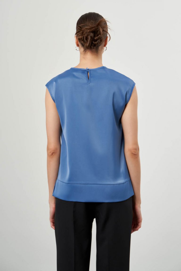 Mizalle Kolsuz Yuvarlak Yaka İndigo Mavi Saten Dökümlü Bluz - Mizalle