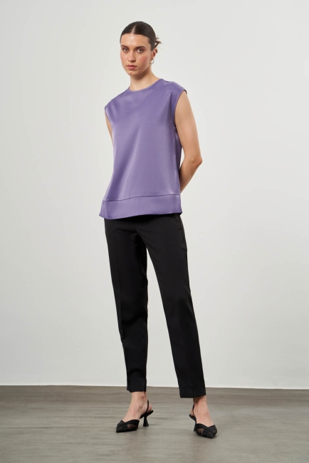 Mizalle - Mizalle Kolsuz Yuvarlak Yaka Mor Saten Dökümlü Bluz 