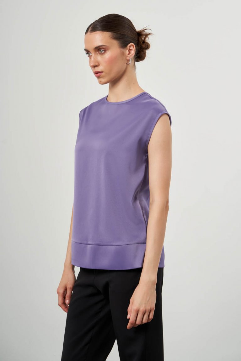 Mizalle Kolsuz Yuvarlak Yaka Mor Saten Dökümlü Bluz - Mizalle