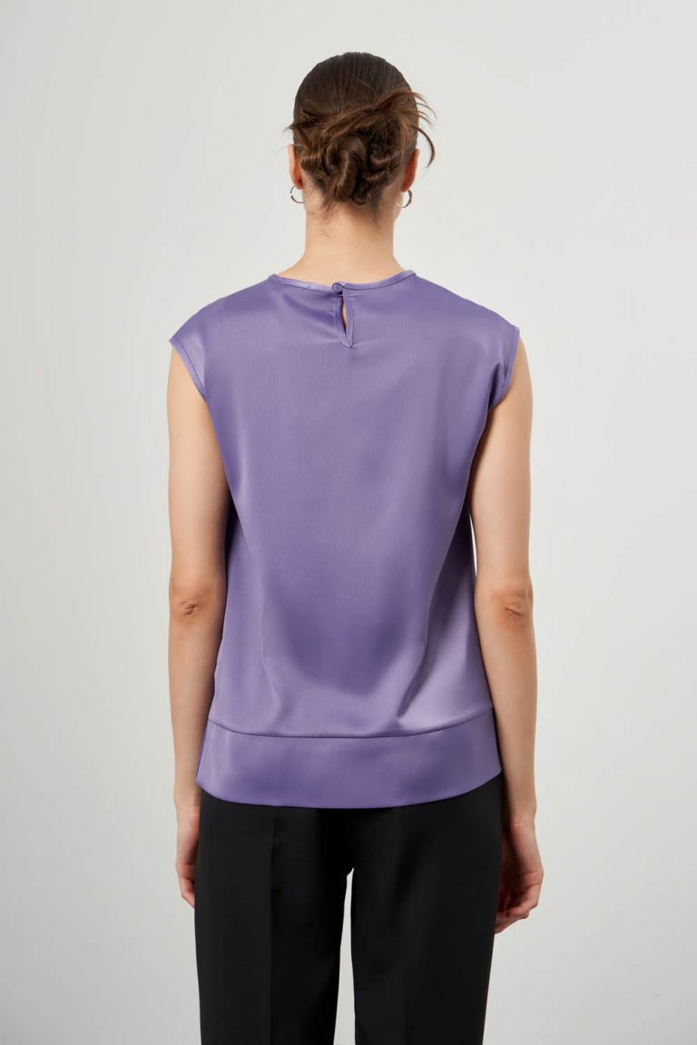 Mizalle Kolsuz Yuvarlak Yaka Mor Saten Dökümlü Bluz - Mizalle
