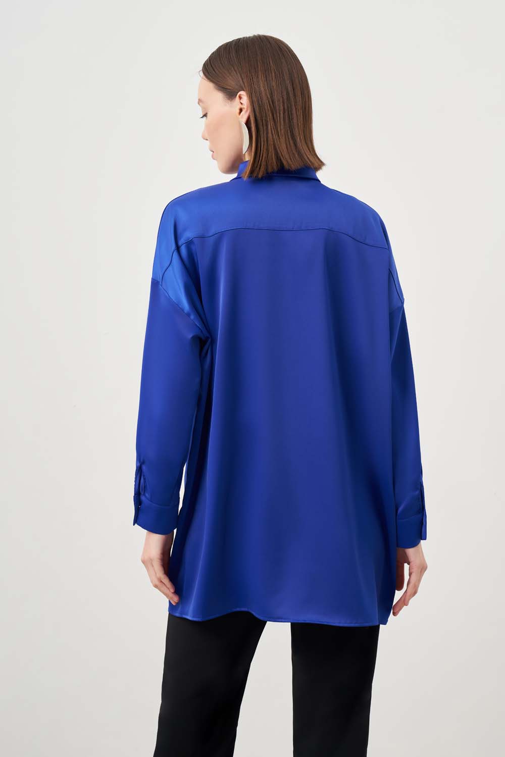 Mizalle Metal Düğmeli Oversize Mavi Saten Gömlek
