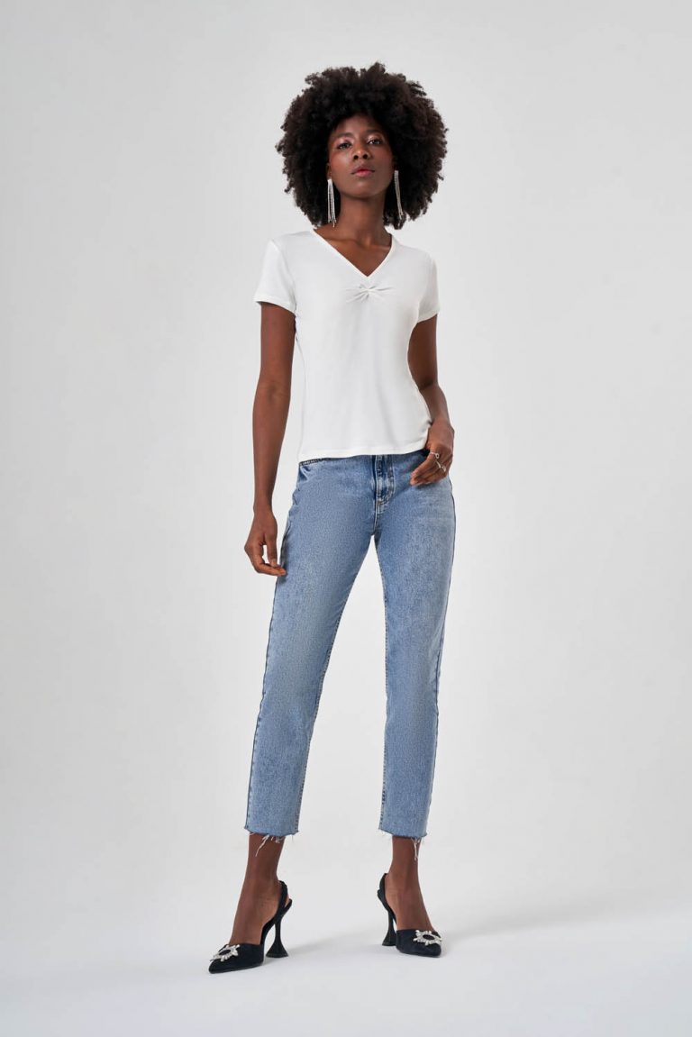 Büzgülü V Yaka Ekru Tshırt - Mizalle