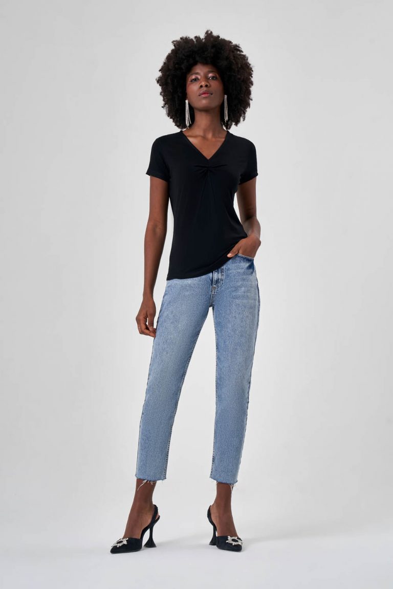 Mizalle Büzgülü V Yaka Basic Kısa Kollu Siyah Tişört - Mizalle