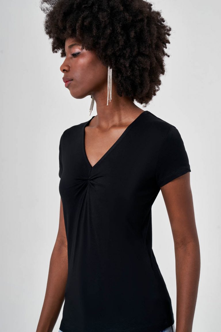 Mizalle Büzgülü V Yaka Basic Kısa Kollu Siyah Tişört - Mizalle