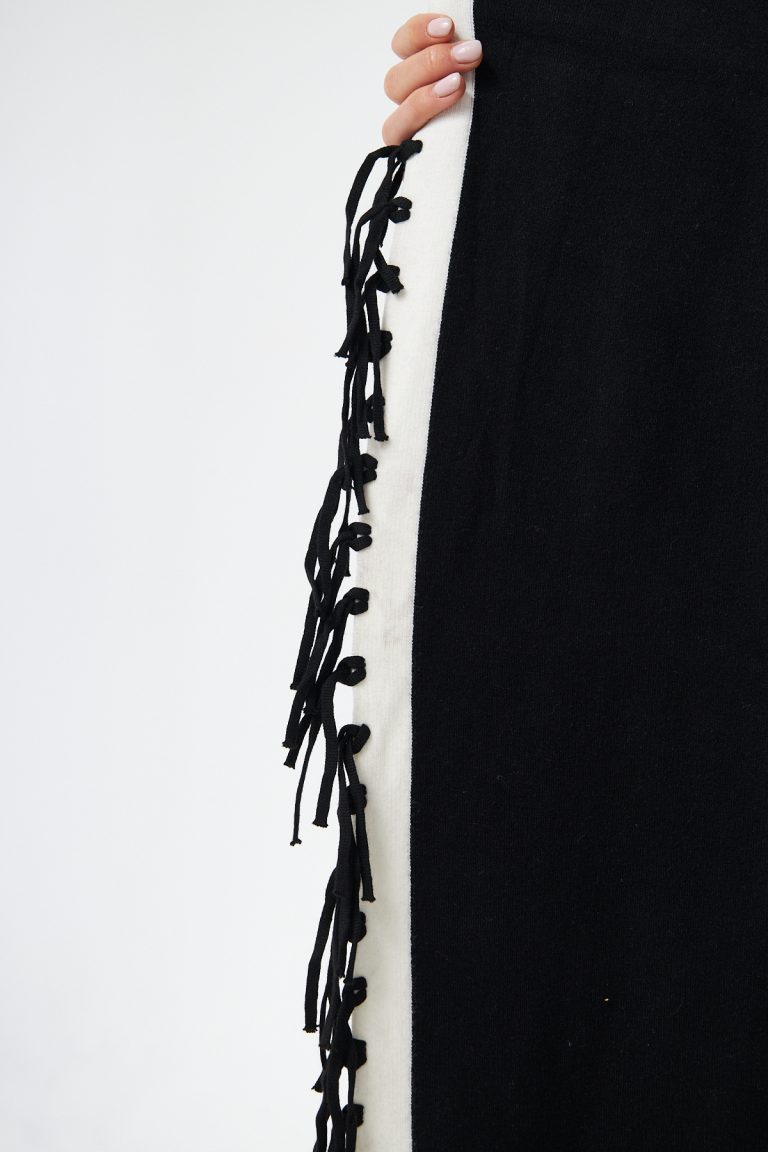 Mizalle Beyaz Örgü Detaylı Siyah Uzun Oversize Hırka - Mizalle