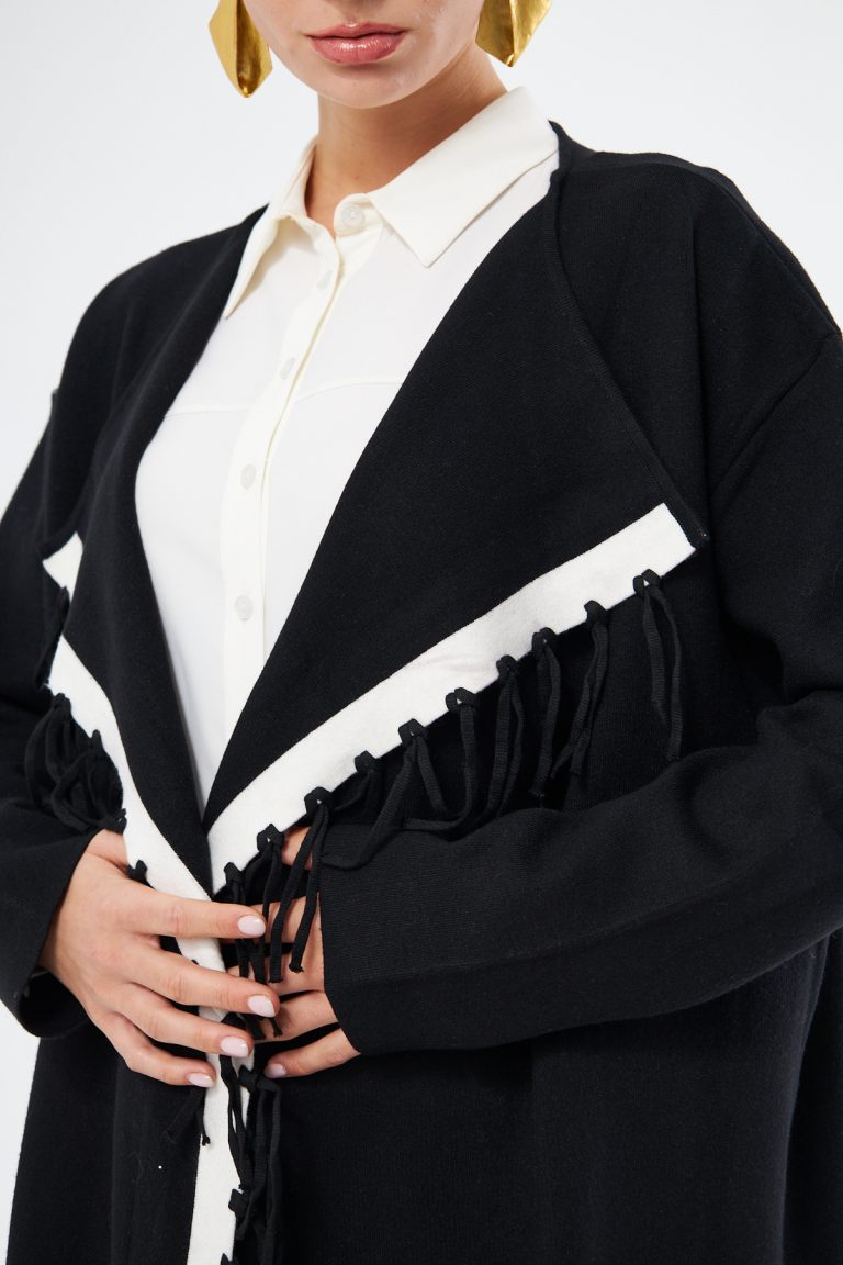 Mizalle Beyaz Örgü Detaylı Siyah Uzun Oversize Hırka - Mizalle