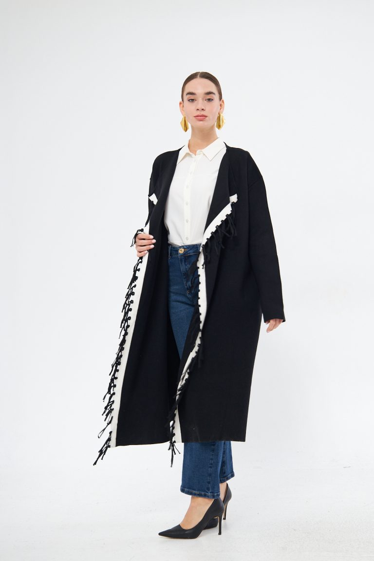 Mizalle Beyaz Örgü Detaylı Siyah Uzun Oversize Hırka - Mizalle