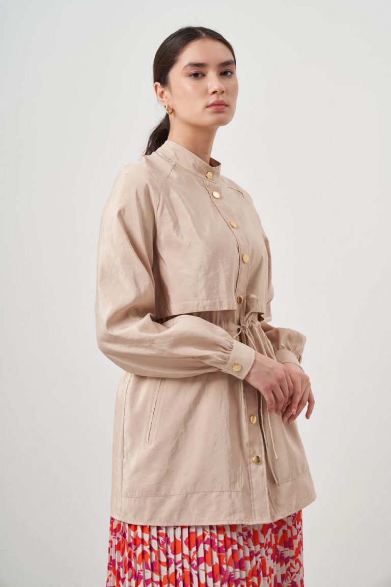 Mizalle Bej Rengi Hakim Yaka Beli Büzgülü Trençkot - Mizalle