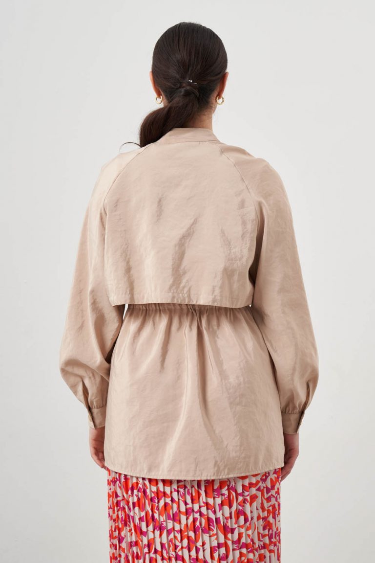 Mizalle Bej Rengi Hakim Yaka Beli Büzgülü Trençkot - Mizalle