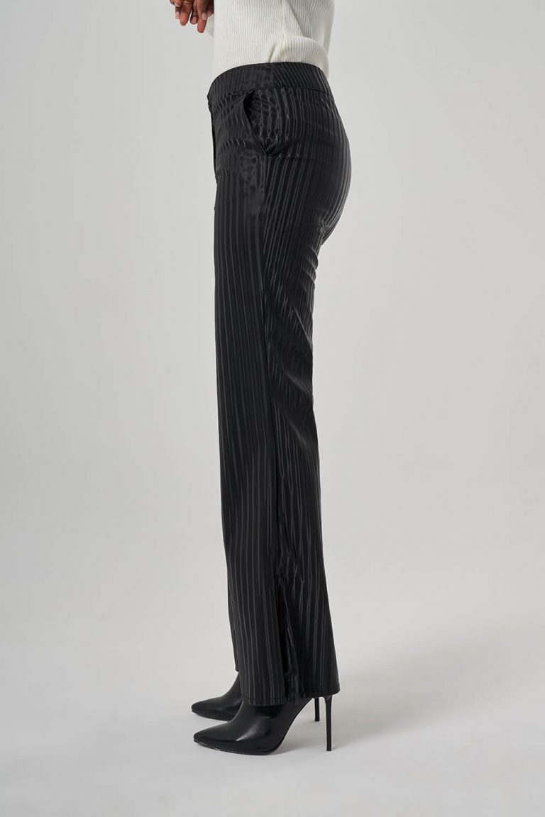 Mizalle Siyah Çizgili Deri Görünümlü Geniş Paça Pantolon - Mizalle