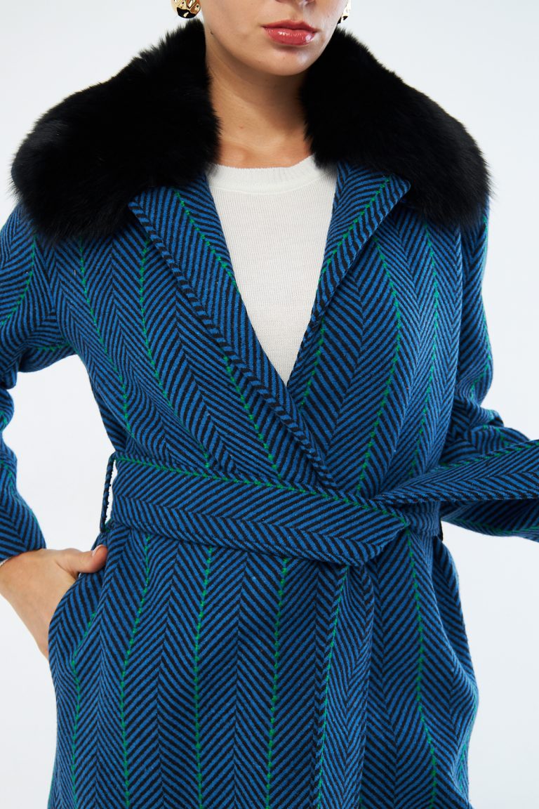 Mizalle Siyah Kürklü Mavi Çizgili Balıksırtı Dokuma Kaşe Dokulu Kaban - Mizalle