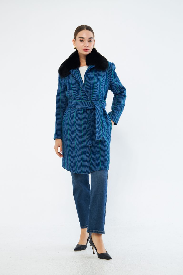 Mizalle Siyah Kürklü Mavi Çizgili Balıksırtı Dokuma Kaşe Dokulu Kaban - Mizalle