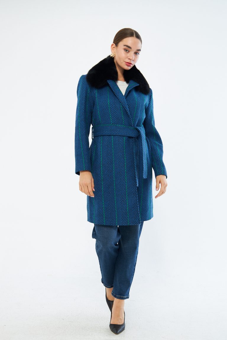 Mizalle Siyah Kürklü Mavi Çizgili Balıksırtı Dokuma Kaşe Dokulu Kaban - Mizalle