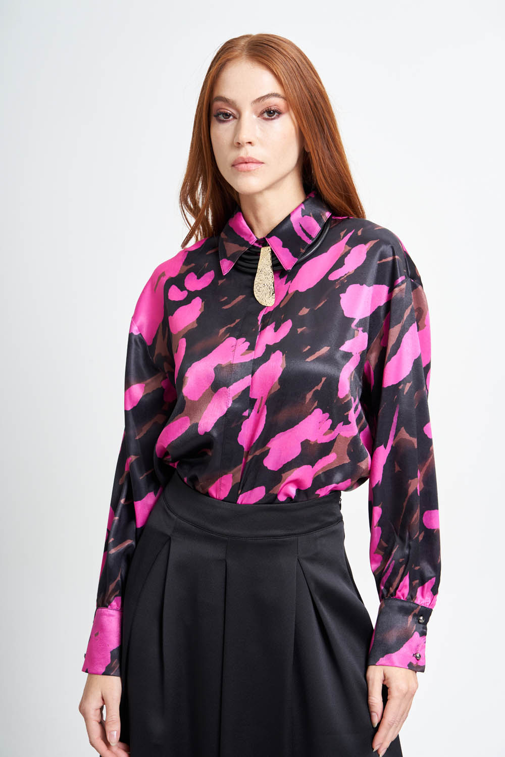 Mizalle Siyah Mor Damla Desenli Saten Tunik